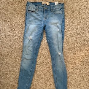 Light wash hollister skinny jeans
